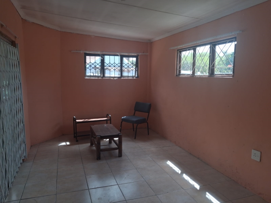 To Let 1 Bedroom Property for Rent in Summerpride Eastern Cape